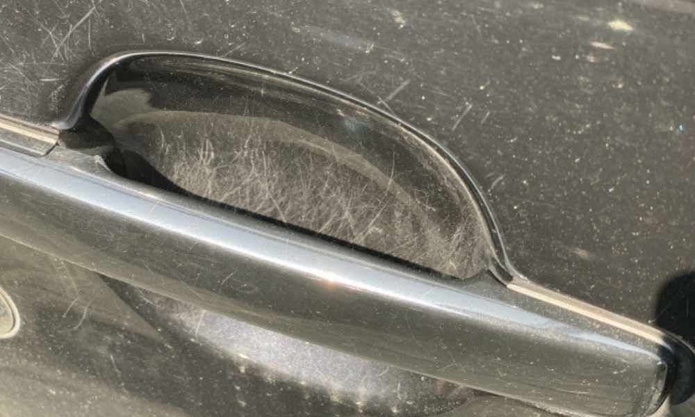 ドアノブにできた傷