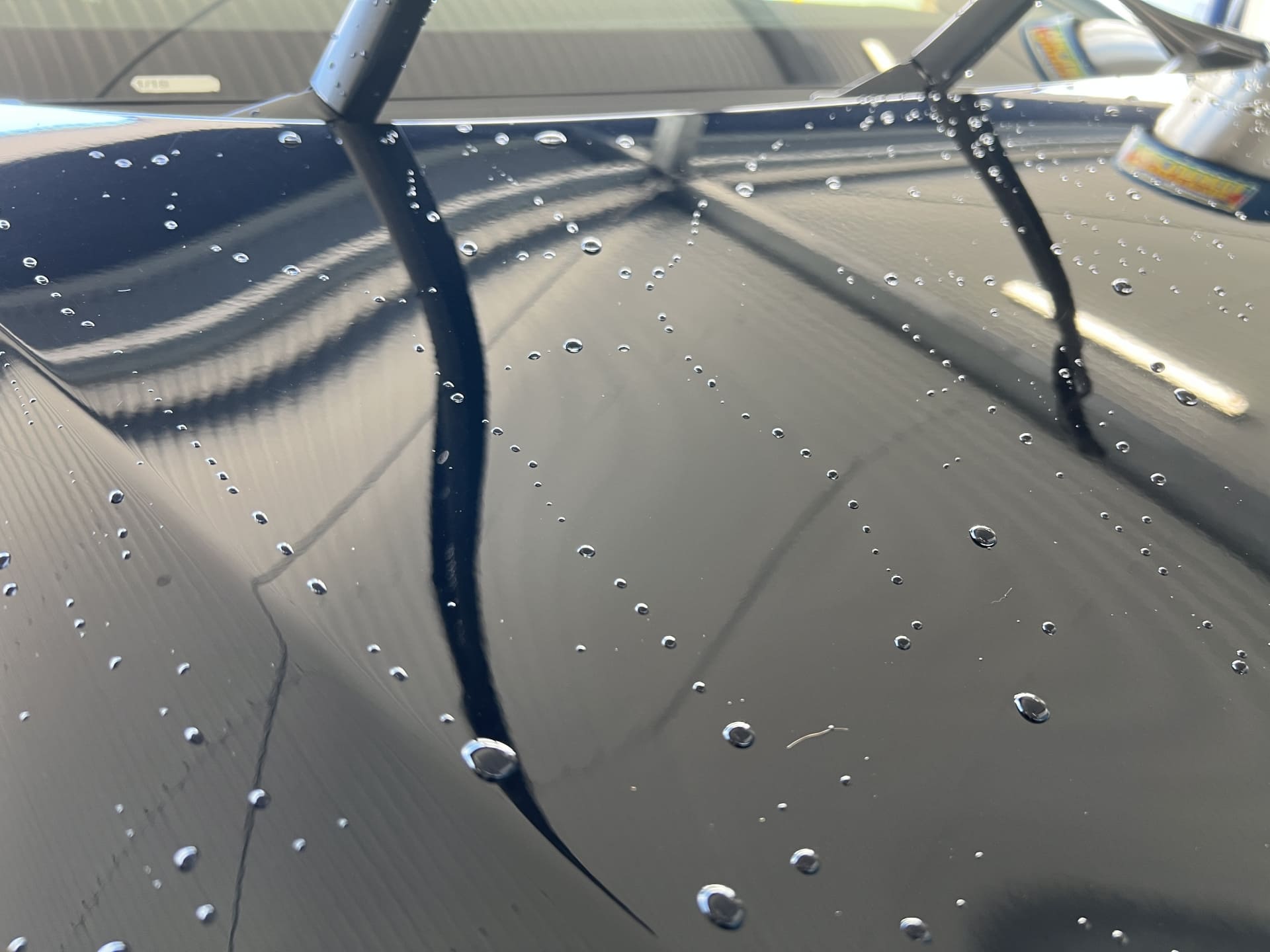 黒い車の艶出しに最適なのはガラスコーティング！施工手順や注意点